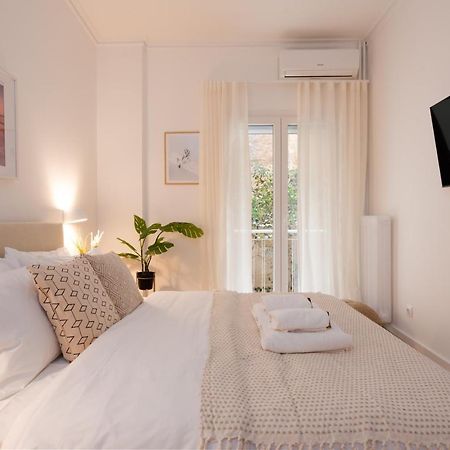 Unique 2 Bedrooms Apartment, Steps To Plaka And City Center Athén Kültér fotó