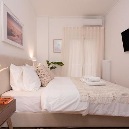 Unique 2 Bedrooms Apartment, Steps To Plaka And City Center Athén Kültér fotó