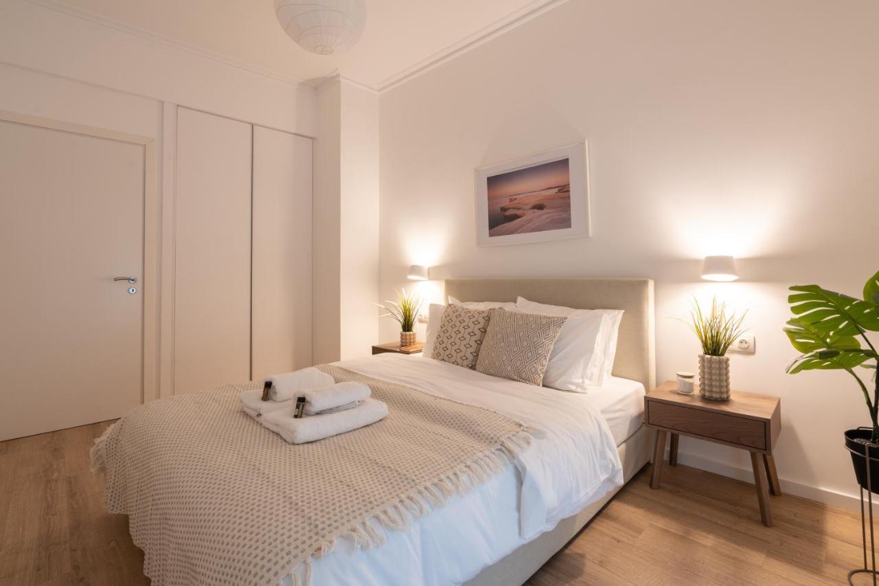 Unique 2 Bedrooms Apartment, Steps To Plaka And City Center Athén Kültér fotó