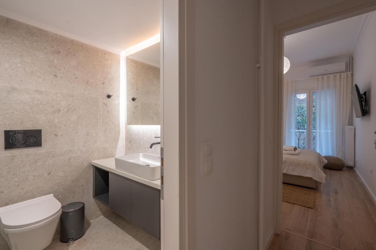 Unique 2 Bedrooms Apartment, Steps To Plaka And City Center Athén Kültér fotó