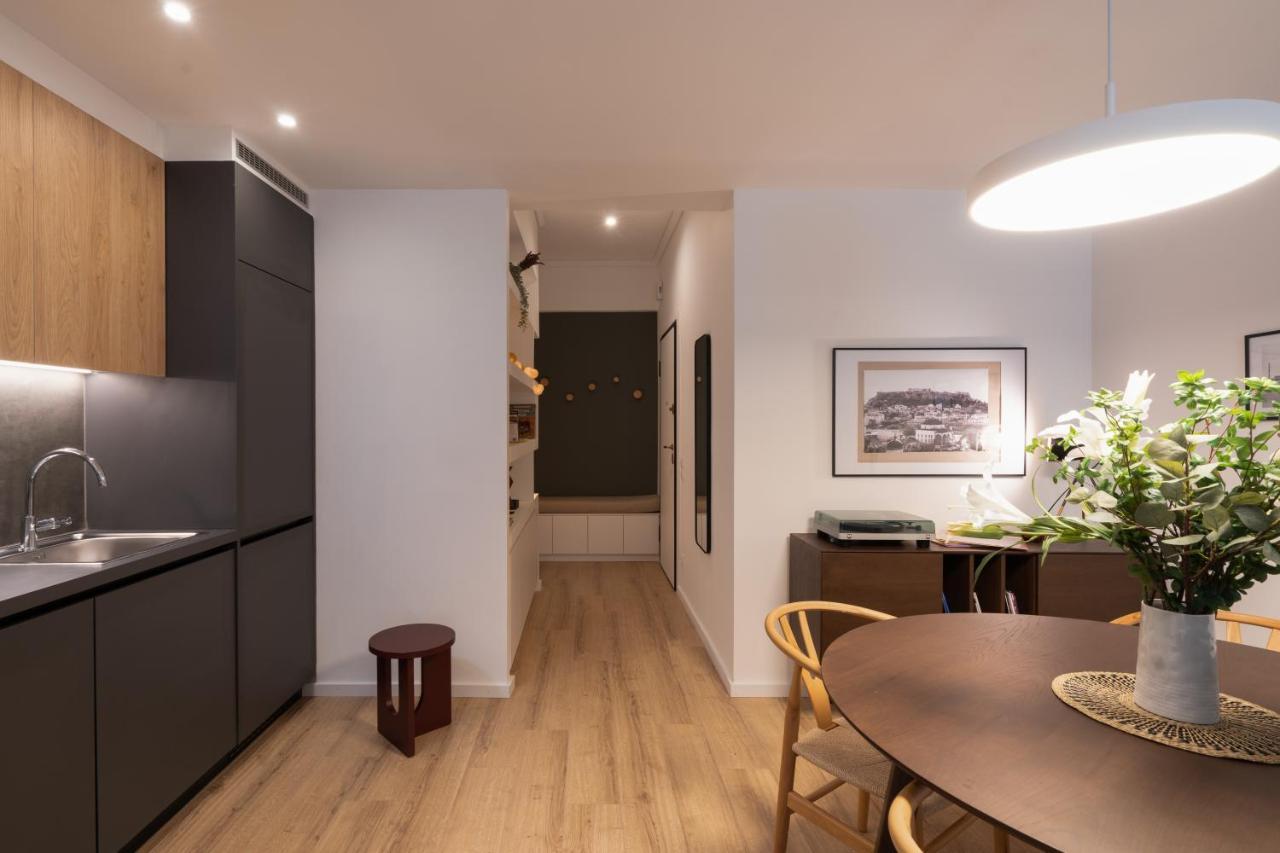 Unique 2 Bedrooms Apartment, Steps To Plaka And City Center Athén Kültér fotó