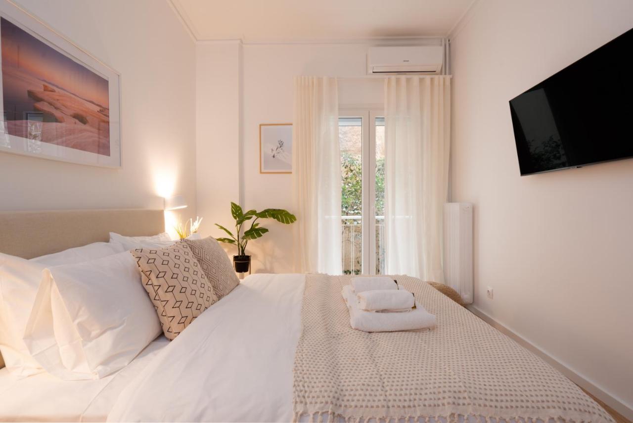 Unique 2 Bedrooms Apartment, Steps To Plaka And City Center Athén Kültér fotó