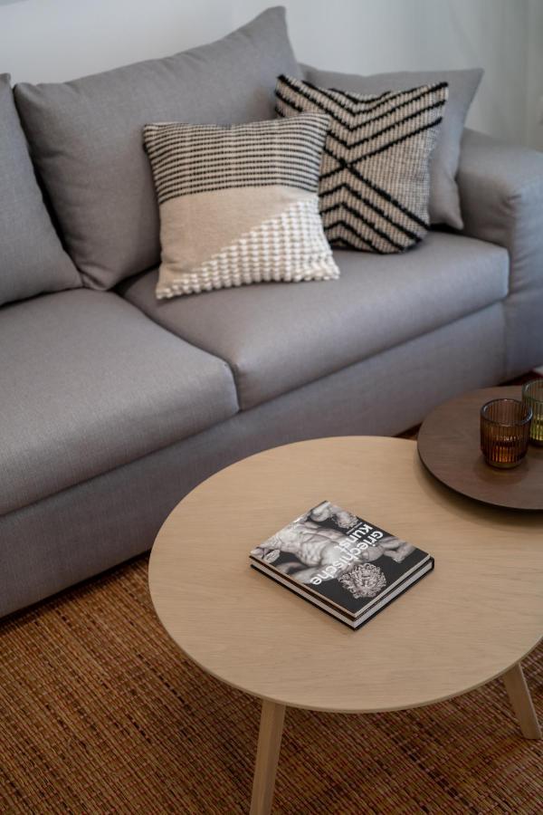 Unique 2 Bedrooms Apartment, Steps To Plaka And City Center Athén Kültér fotó