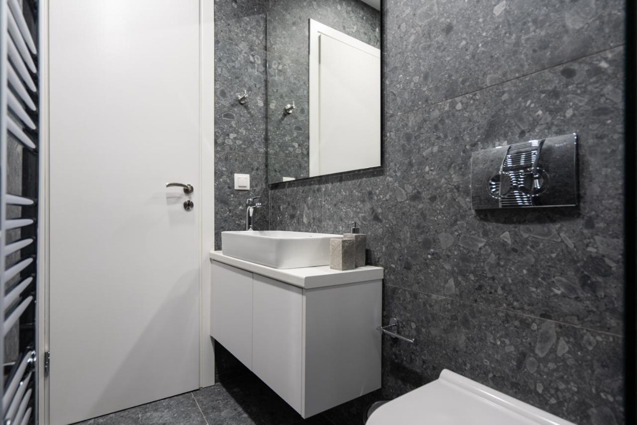 Unique 2 Bedrooms Apartment, Steps To Plaka And City Center Athén Kültér fotó
