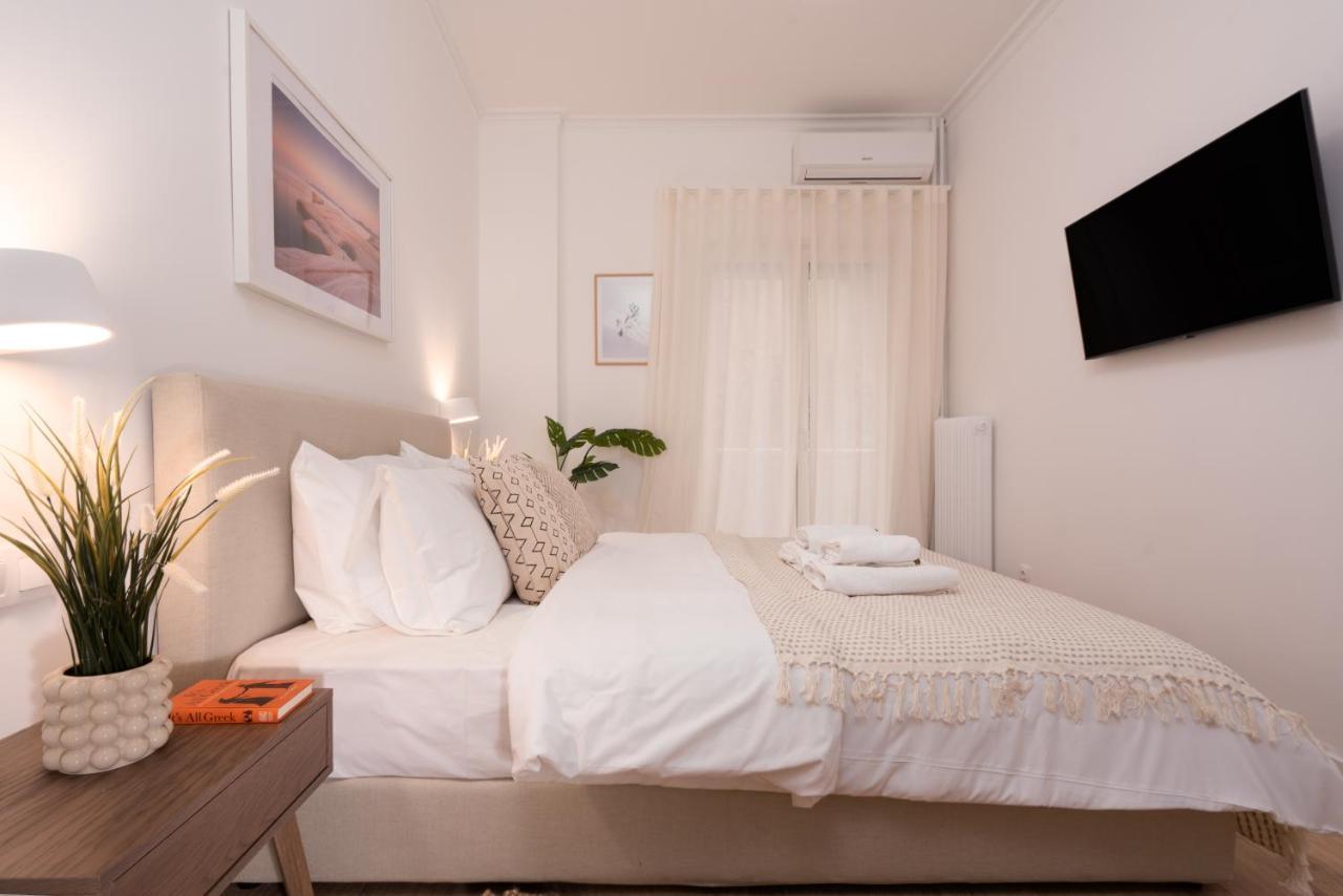 Unique 2 Bedrooms Apartment, Steps To Plaka And City Center Athén Kültér fotó